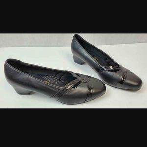 Comfort Well by Beacon 9 W Black Low Wedge Heel